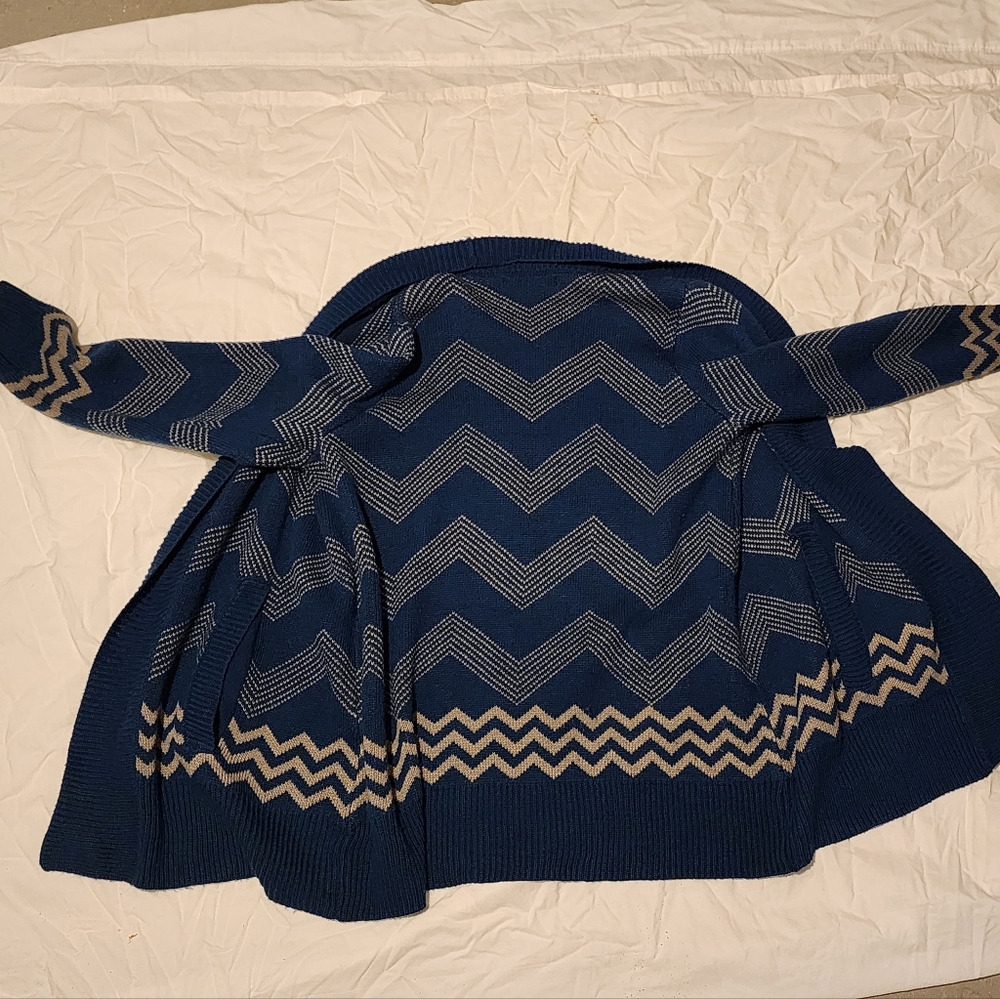 Sweater - Picture 3 of 4